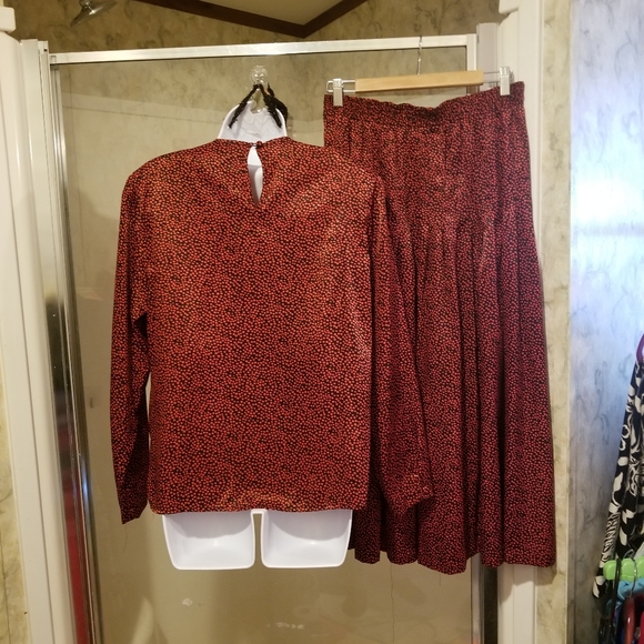 Size M, Evan Picone vintage 2pc black with red dotted top and skirt set - Picture 2 of 6